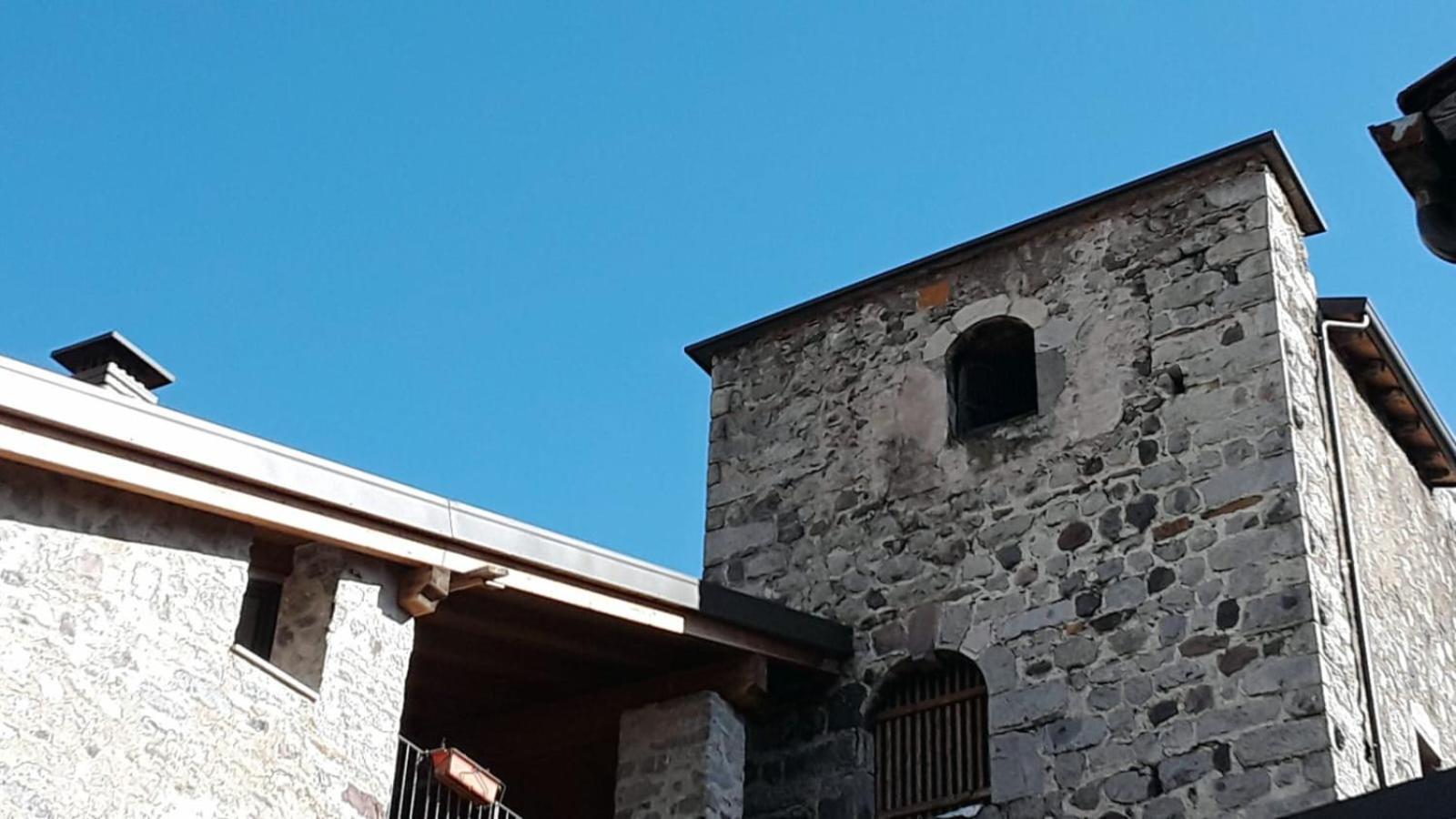 Bed and Breakfast La Torre A Colori Esine Exterior foto